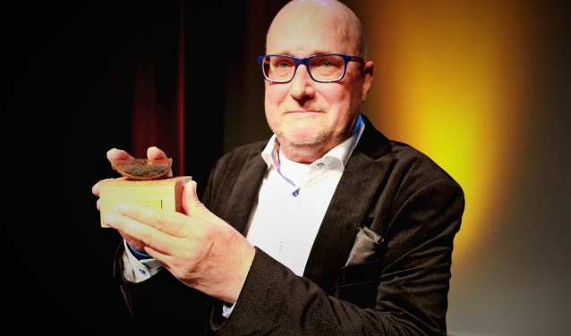 Naamgever Johan Veenstra met de Cultuurprijs