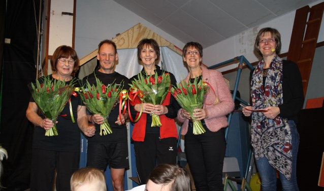 De vier jubilarissen in het zonnetje gezet, alle vier voor 50 jaar lid van de KNGU: Sien Bout, Arina de Vries, Erwin Bout en Plona Nanuru