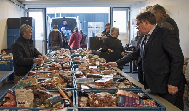 De Voedselbank Brielle krijgt door een voorstel van de raad een hogere bijdrage van de gemeente Westvoorne (archieffoto Jos Uijtdehaage)