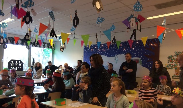 Het was een feestje met slingers, ballonnen, taart spelletjes én natuurlijk een diploma