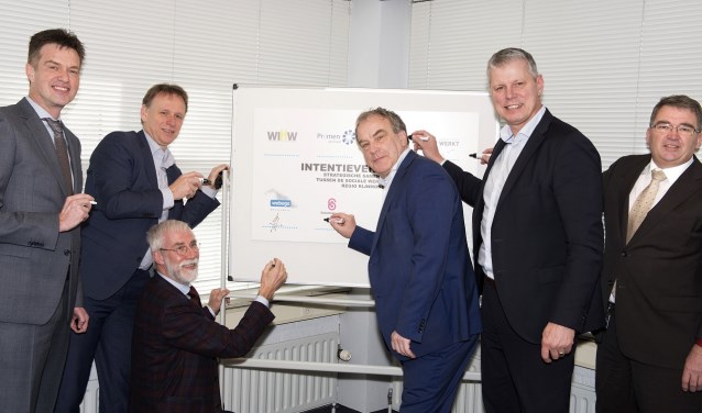 De zes sociale werkbedrijven ondertekenden een intentieverklaring om zorg te dragen voor voldoende passend werk tegen een eerlijke prijs.