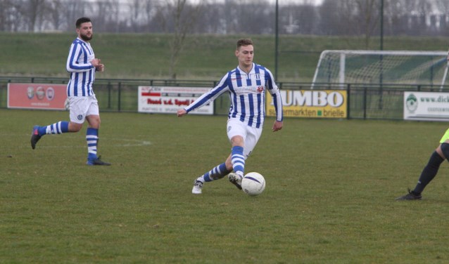 Danny van der Spuij scoorde twee keer voor Zwartewaal. * Foto: Wil van Balen.