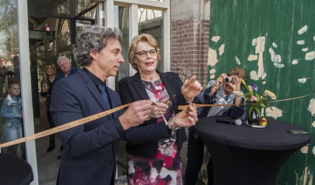 Na de verbouwing mocht officieel het lint worden doorgeknipt
