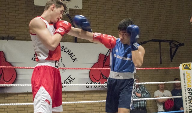 Vele liefhebbers genoten van de partijen op het gala van Boxing Godschalk in Zwartewaal. * Foto: Wil van Balen.