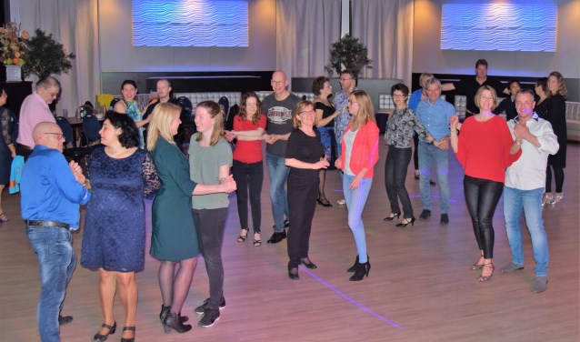 Salsa dansen is niet alleen bewegen op muziek, maar geeft ook ontspanning en veel plezier.