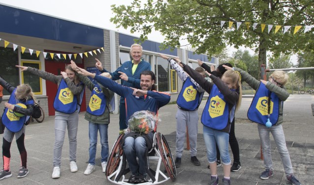 Dab met de leerlingenraad, Frank de Jong en wethouder van der Velden