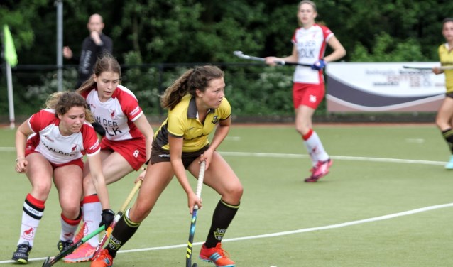 Isa Beker in het duel met Liberty, dat door HV Spijkenisse, na rust werd verslagen met 4-2.