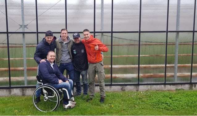 Luc, Brian, Pieter, Tim en Nick zijn als organisatoren klaar voor de eerste Mudrun van Vierpolders.