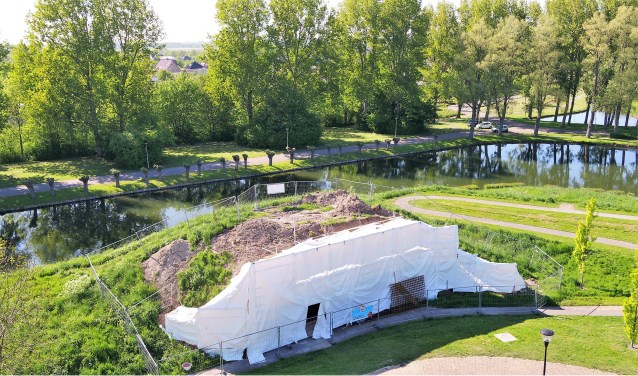 In 1880 is het bestek opgesteld voor dit gebouw dat moest worden gebouwd van beton, brikkenbeton(gebroken steen en specie). Wapening werd in die tijd nog niet toegepast
