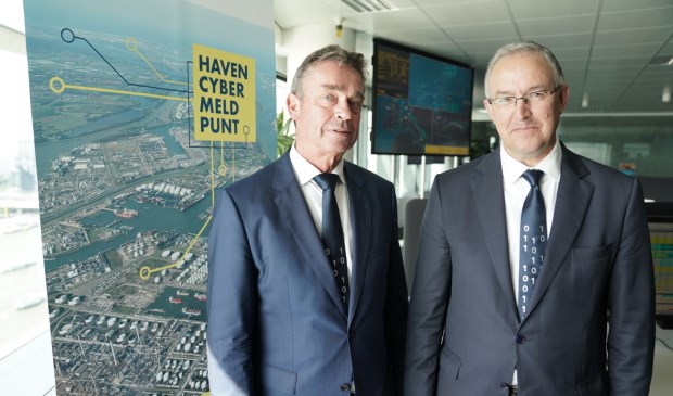 René de Vries en burgemeester Aboutaleb openen het Haven Cyber Meldpunt.