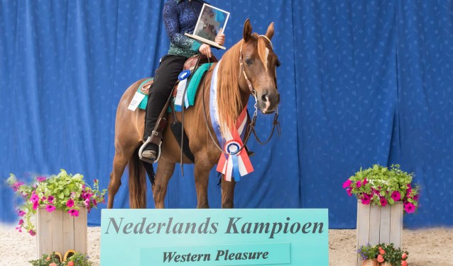 De Brielse amazone Canisia Romani is western riding kampioene van Nederland 2018 .