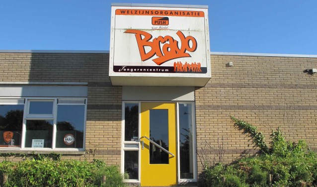 Jeugd tussen 16 en 18 jaar: voor jongerencentrum Bravo eigenlijk al een beetje te oud, voor het café nog te jong..