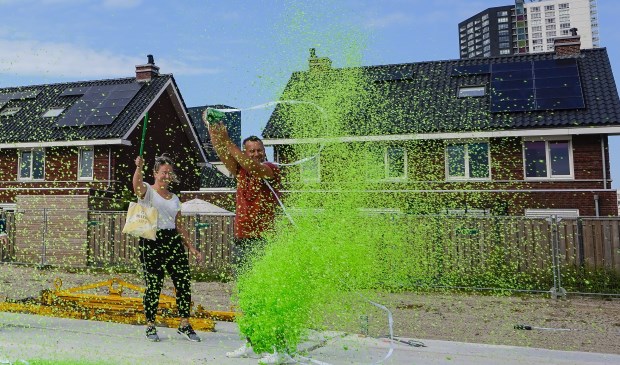 De bouw ging feestelijk van start.