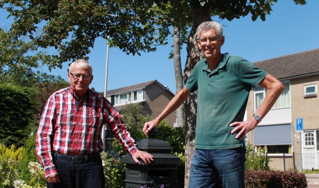 Rico de Grave (l) en Nico Enthoven, secretaris Voorne Atletiek (r)