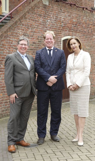 Burgemeesters Rensen, de Jong en Junius