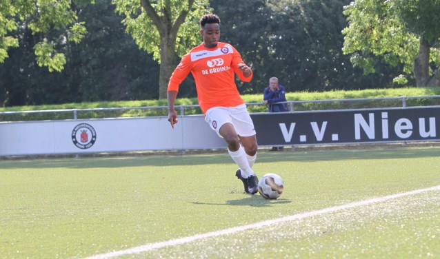 Claudio Santos Silva tekende voor de 1-1 van Brielle tegen Meeuwenplaat. * Archieffoto: Wil van Balen.