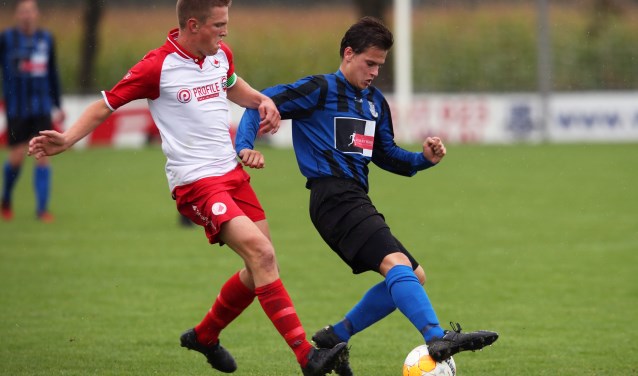 Douwe Zijlstra tekende voor de 6-0 van Vierpolders tegen Piershil. * Foto: John de Pater.