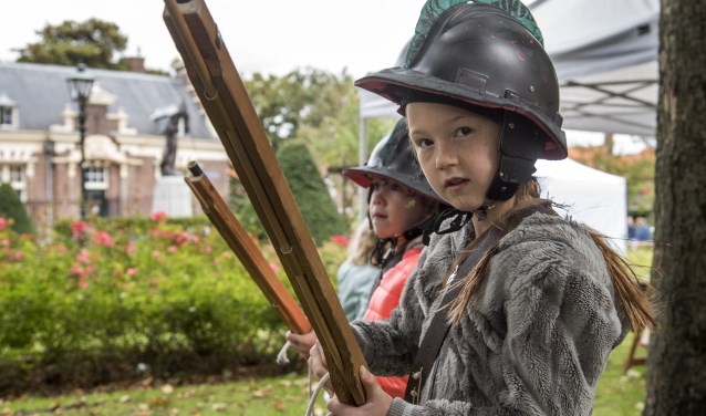 Op het Asylplein was het op Open Monumentendag genieten geblazen voor kinderen (Foto: Jos Uijtdehaage)