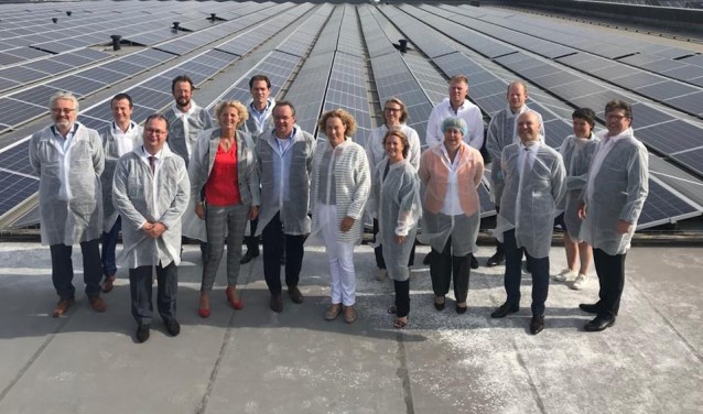 Gedeputeerde Bom-Lemstra: "ABC laat zien hoe je je bedrijfsdaken slim kunt gebruiken door ze ook als energieopwekker in te zetten."