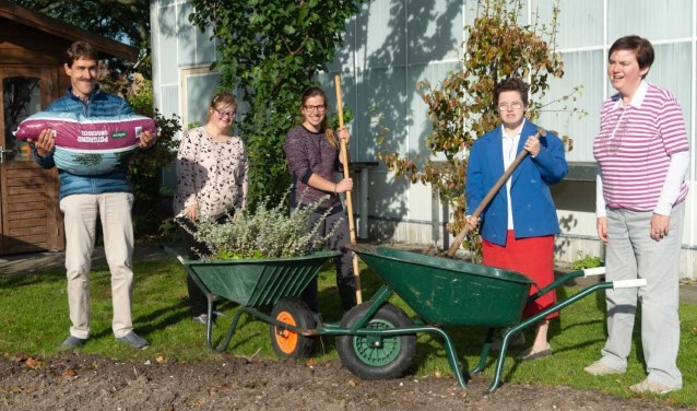 Cliënten van Het Werkpalet gaan elke woensdag aan de slag in de tuin van De Kreek.