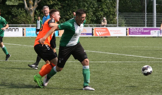 Aanwinst Wouter Besters scoorde twee keer voor OVV In het bekerduel bij Rockanje. * Foto: Wil van Balen.