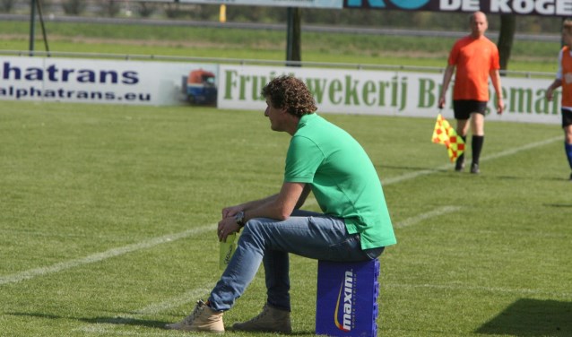 Trainer Paul Bestebreur heeft in zijn tweede seizoen bij Vierpolders een luxeprobleem * Archieffoto: Wil van Balen.