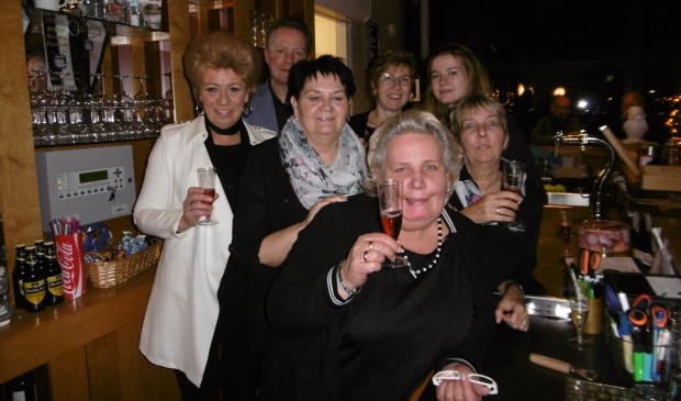Medewerkers van het Dorpshuis proostten op een voorspoedig 2019.