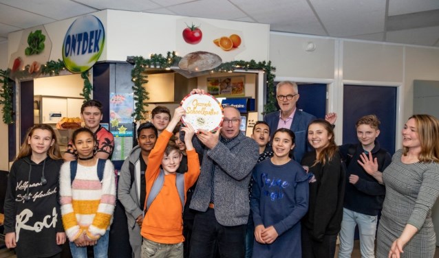 Het Lentiz Floracollege in Naaldwijk heeft als eerste school in Westland de gouden Schoolkantine Schaal gekregen.