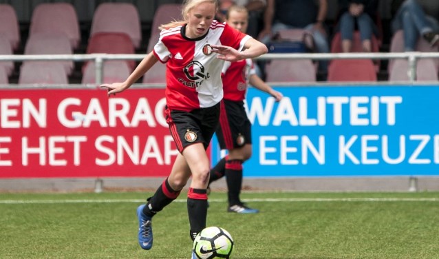 Robine de Ridder, die deel uitmaakt van Feyenoord (o17), droomt via Feyenoord en het Nederlands vrouwenelftal in de toekomst voor Barcelona te mogen uitkomen. Foto Johan Meijboom.