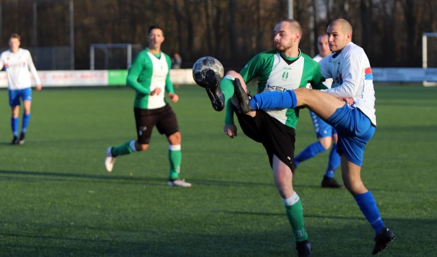 SC Botlek kwam slecht uit de winterstop. De ploeg van Arjan Vuik verloor de strijd met zijn broer Rob van OVV, 0-4.