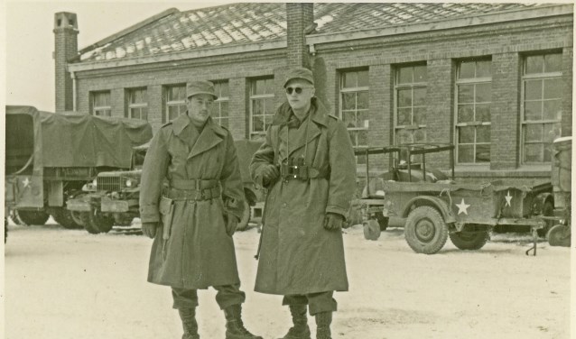Wim Mol (rechts) in Korea (Foto collectie Streekarchief VP)