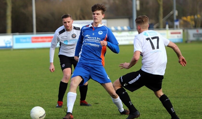 Zuidland kon het zaterdag niet bolwerken in het duel met streekgenoot Nieuwenhoorn uit Hellevoetsluis.