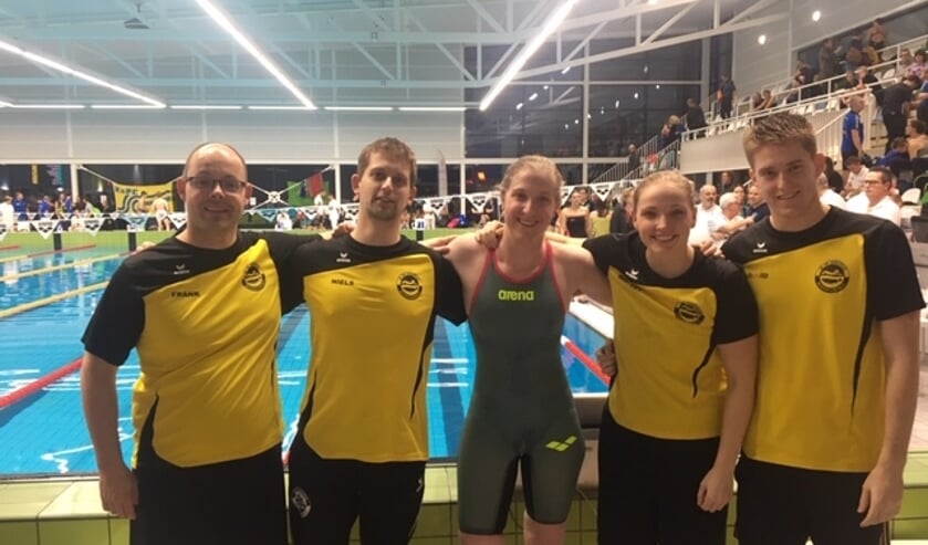 Frank v.d Voordt, Niels Albrechts, Danica Koedoot, Whitley Rens en David Kievit (vlnr) Nico Paasse ontbreekt.
