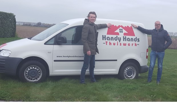 V.l.n.r. Jasper Westhoeve (directeur Handy Hands) en Bert Zwanenburg (voorzitter MSV&AV Flakkee)