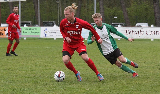 SC Botlek ging zaterdag bij OVV in Oostvoorne onderuit. Het team van Arjan Vuik verloor met 2-0. Fotografie: Wil van Balen