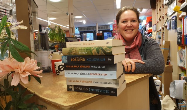 Heleen van Esbroek van boekhandel Dekker & van Esbroek geeft eens in de maand tips over een drietal boeken; een non-fictie, een fictie en een kinderboek.