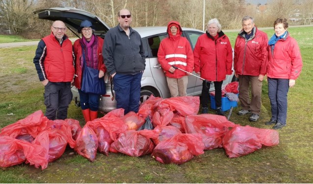 De schoonmaakactie leverde een hele berg vuilniszakken op.