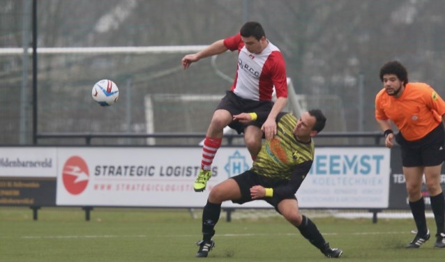 Abbenbroek gaf koploper zaterdag goed partij. Toch verloren de mannen van Jaco Verhoev met 4-2. Fotografie: Theo van Kralingen