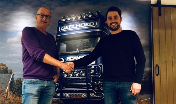 Voorzitter Bert Zwanenburg (links) met directeur Lars Geelhoed (rechts).
