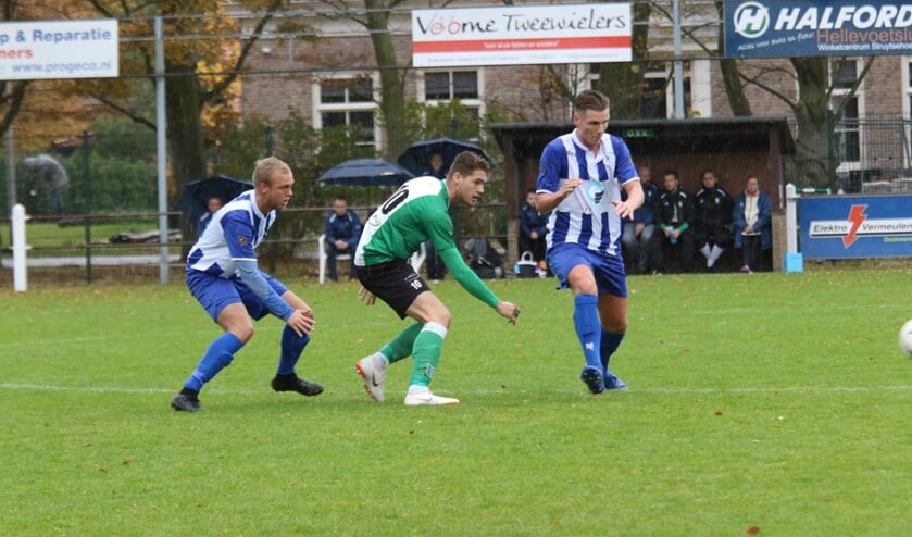 Rowen Bronwasser had veel kansen, maar slaagde er niet in om te scoren. (Archieffoto: Wil van Balen).
