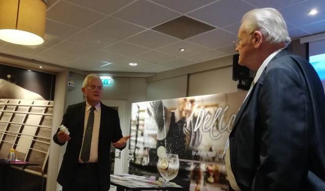 De vermaarde Amerikaanse dokter, Dr. Brazos Minshew (links), ontwikkelde een aan Cannabis evenwaardig product genaamd Comfort! en kwam dit voorstellen aan de leden van Pro Natura bv