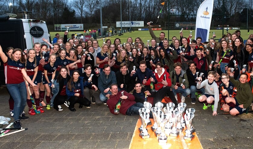 Maar liefst zes hockeyteams van HV Forcial werden kampioen in hun zaalcompetities. (Foto: Jos Uijtdehaage).