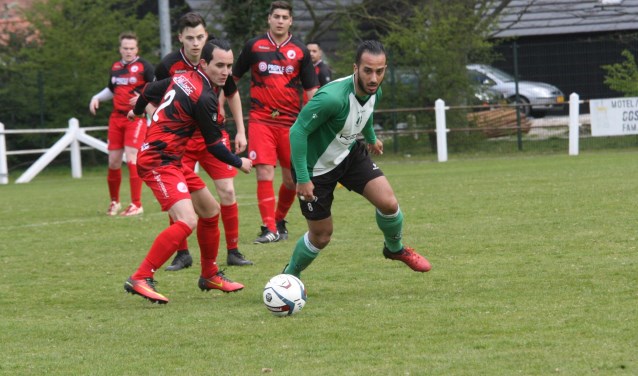 Ferrani van Vugt kwam drie keer tot scoren voor OVV in het duel tegen Piershil. (Foto: Wil van Balen).