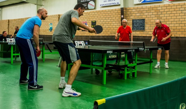 Bij TTV De Sprint kunnen 55-plussers elke dinsdagmorgen vrijblijvend een balletje slaan.