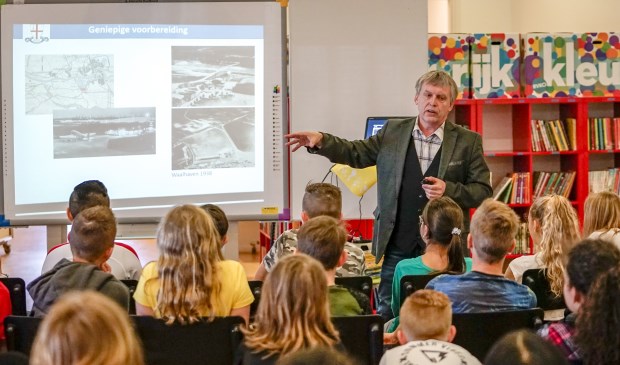 Kees Stoutjesdijk vertelde met bevlogenheid over de gebeurtenissen op 10 mei 1940.