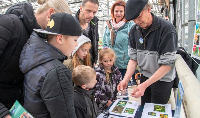 Er was volop belangstelling voor de stands van de 'Kom in de Kas-fair' in De Oude Proeftuin in Rockanje. (Foto: Jos Uijtdehaage).