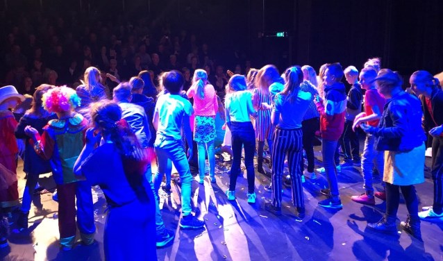 Jonge Hofplein talenten van Goeree-Overflakkee speelden in het Diekhuus hun eindpresentatie Trust your talent.