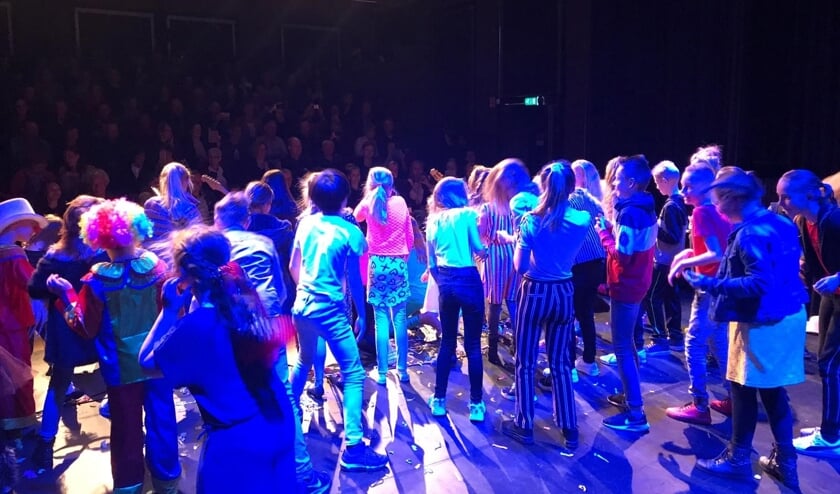 Jonge Hofplein talenten van Goeree-Overflakkee speelden in het Diekhuus hun eindpresentatie Trust your talent.