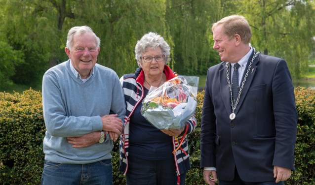 Afgelopen maandag was het echtpaar Van der Bor-Van Reek uit Rockanje 55 jaar getrouwd. (Foto: Jos Uijtdehaage).