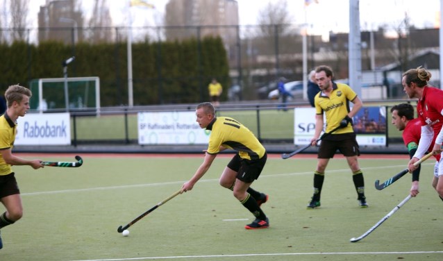 Grote man voor de hockeyers van HV Spijkenisse was zondag Boris de Puij die vier keer scoorde.